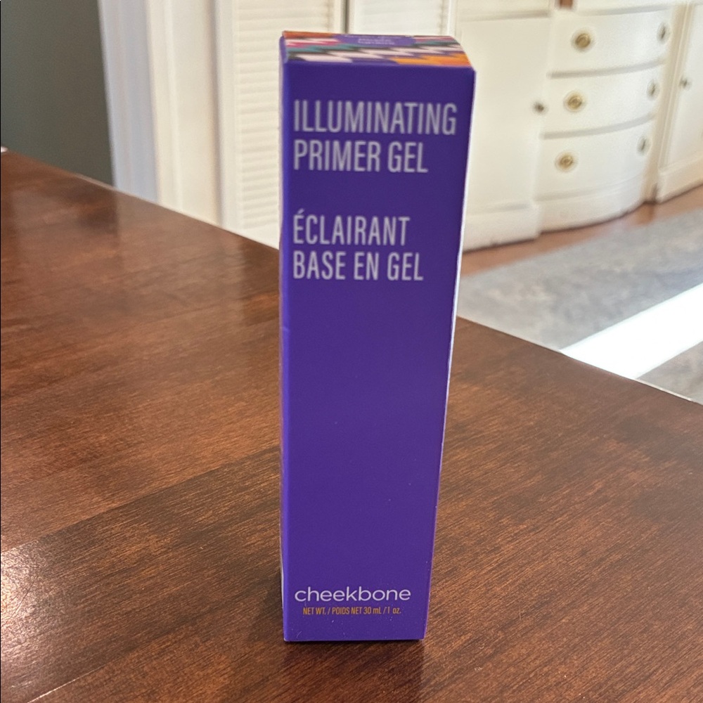 Cheekbone illuminating primer gel in moon dew